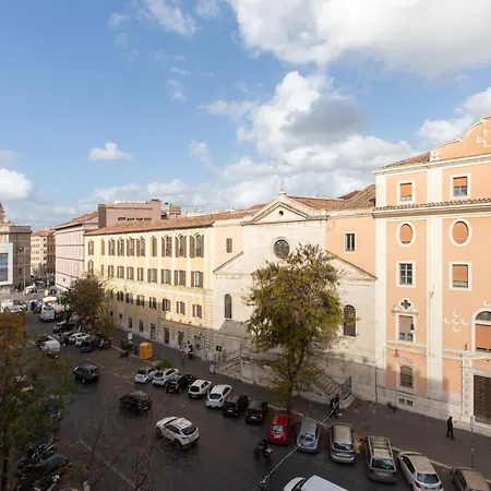 Daire Iflat Bright & Spacious In Esquilino